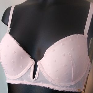 Jessica Simpson 3D hearts design light pink bra size 34B, new without tag
